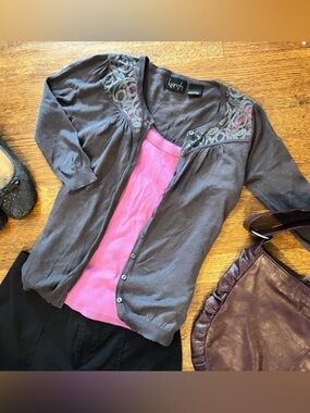 Kersh EUC sz S Gray Lace-Yoke Cardigan, short sleeve, hip length, cotton/modal